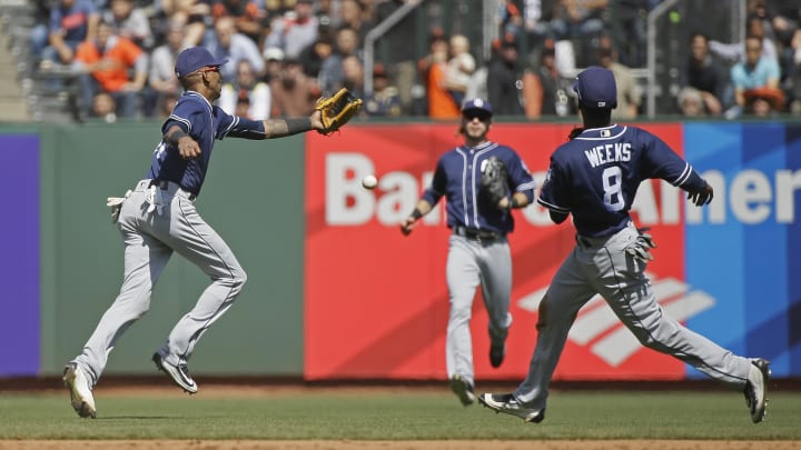 Belt drives in 5, Giants complete sweep of Padres