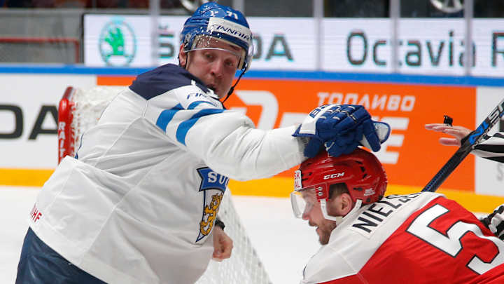 US beats Czech Republic 2-1 to reach semifinals at worlds