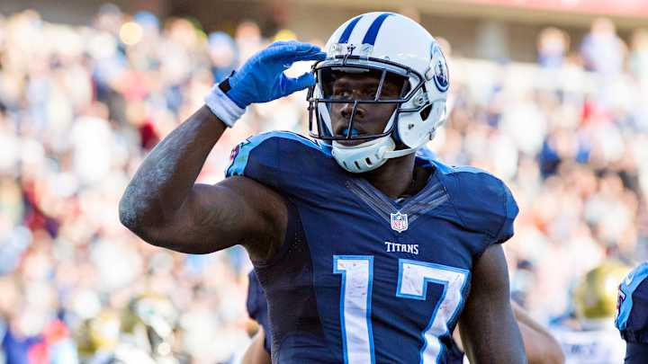 Titans trade WR Dorial Green-Beckham to Eagles for OL Dennis Kelly