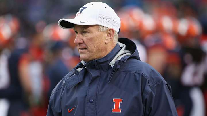 Illinois fires head coach Bill Cubit