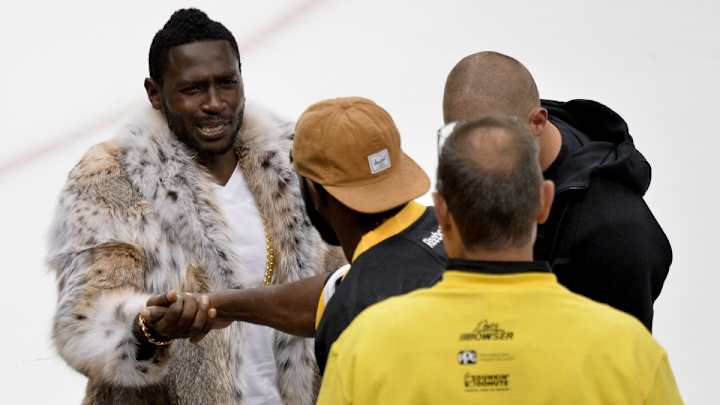 Antonio Brown took a bathroom selfie with fans at Penguins game
