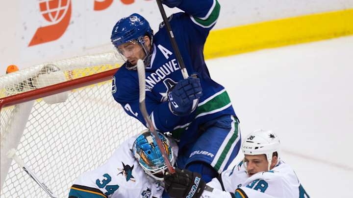 Couture gets first hat trick, Sharks beat Canucks 4-1