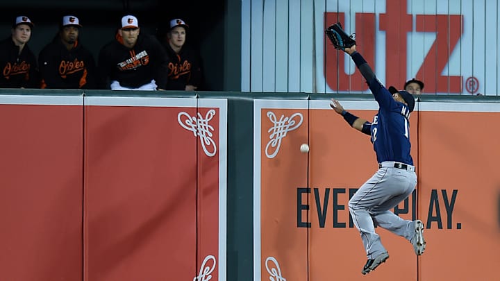 Tillman wins 5th straight, Orioles beat Mariners 5-2