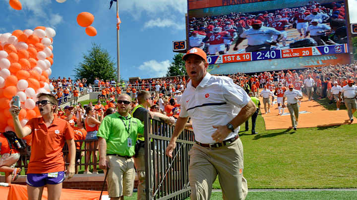 Report: Clemson's Swinney apologies for Kaepernick comments