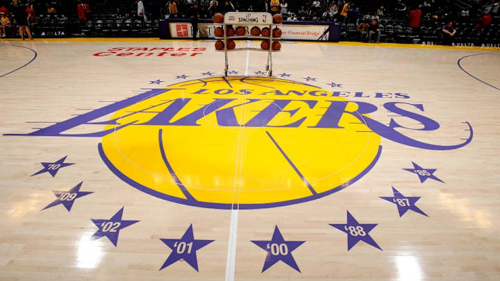 Watch: Lakers fan makes $95,000 with half-court shot