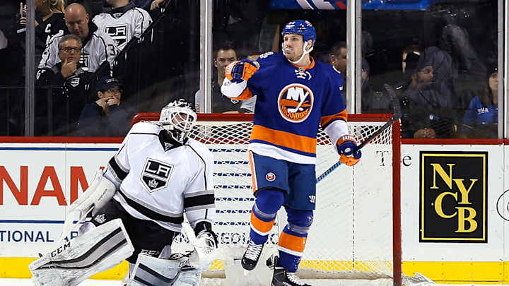 Tavares, Greiss lead Islanders to 5-2 win over Kings