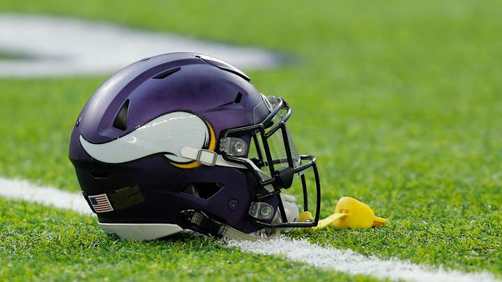 Vikings plane slides off runway after landing in Wisconsin, no players hurt