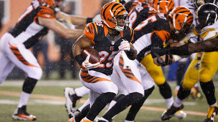 Watch: Giovani Bernard fumbles, leaves game after Shazier hit