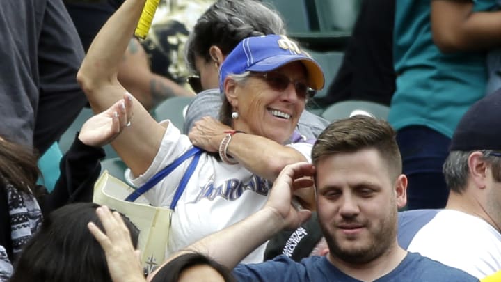 Smith grand slam leads M's over O's 9-4 for 4-game sweep