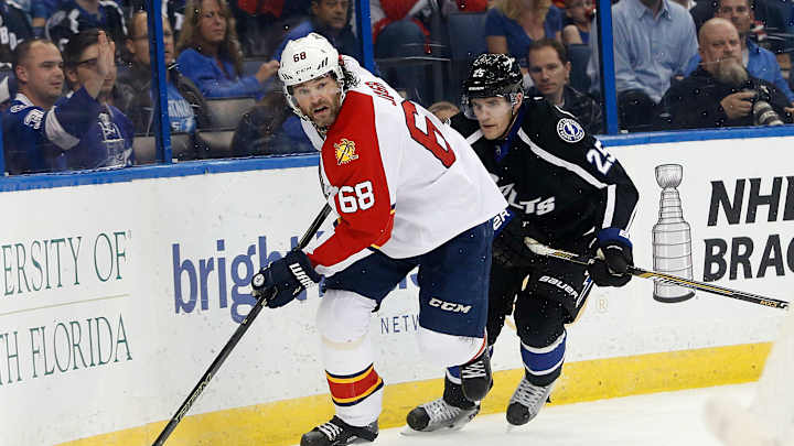 Jagr, Luongo help Panthers beat Lightning, take first place