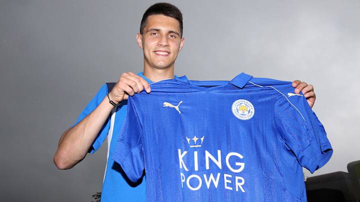 Leicester City signs Poland rising star Bartosz Kapustka