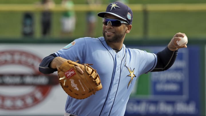 Report: Padres sign 1B James Loney