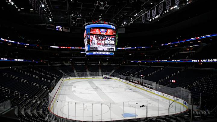 Snowstorm postpones 2 NHL games, strands 2 college teams