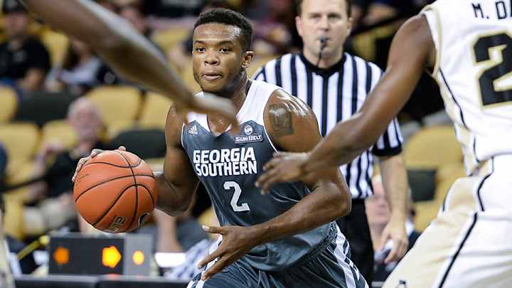 Watch: Georgia Southern wins on last-second four-point play