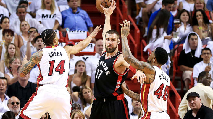 Raptors’ Jonas Valanciunas sprains ankle vs. Heat, won’t return