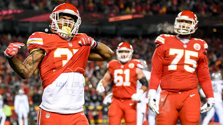 Watch: Chiefs’ Charcandrick West honors former teammate Joe McKnight after TD run