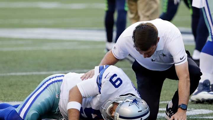 Cowboys' Romo leaves after getting pulled down awkwardly