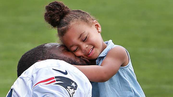 Patriots' Martellus Bennett writes emotional letter to daughter after Trump election Patriots' Martellus Bennett writes emotional letter to daughter after Trump election