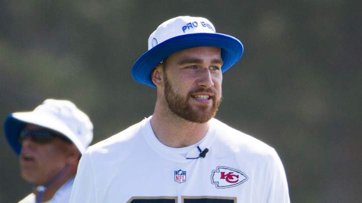 Michael Bennett does it all at Pro Bowl practice