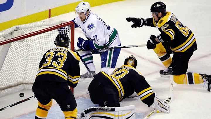 Daniel Sedin becomes Canucks’ all-time goals leader in win over Bruins