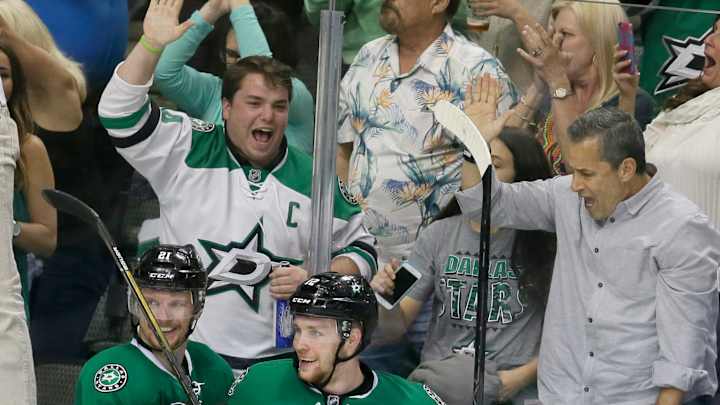 Faksa has goal and assist, Stars beat Blues 2-1 in Game 1