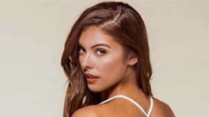 Friday's A.M. Clicks: Carmella Rose; Timofey Mozgov Joins the Lakers