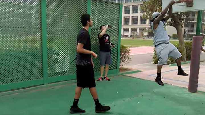 Don’t upset Marshawn Lynch in basketball or he’ll dunk in your face Don’t upset Marshawn Lynch in basketball or he’ll dunk in your face