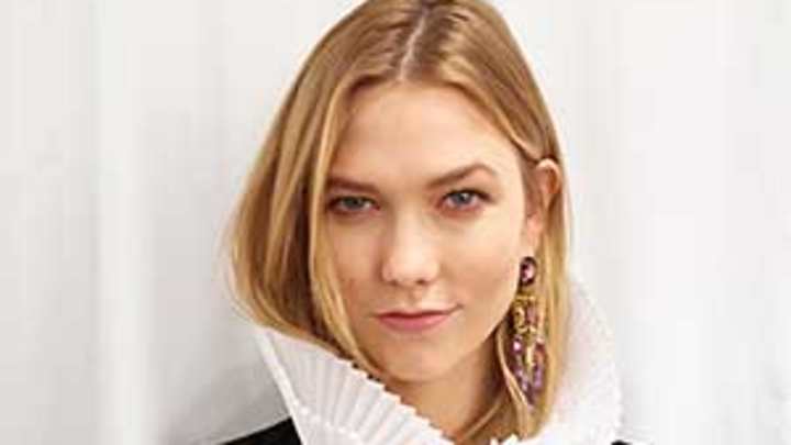 Tuesday A.M. Hot Clicks: Karlie Kloss; Riley Curry sings to Steph Tuesday A.M. Hot Clicks: Karlie Kloss; Riley Curry sings to Steph