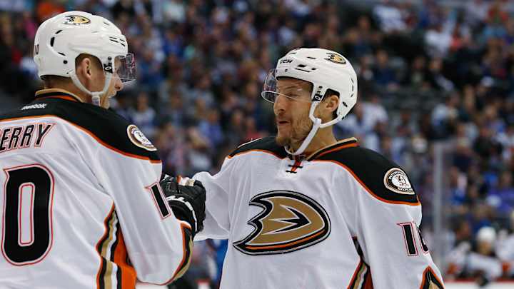 Jakob Silfverberg scores twice as Ducks beat Avalanche 5-3
