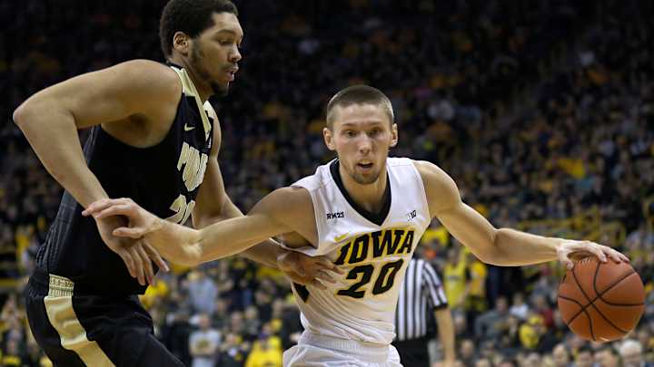Uthoff scores 22, No. 9 Iowa rolls past No. 22 Purdue 83-71 Uthoff scores 22, No. 9 Iowa rolls past No. 22 Purdue 83-71
