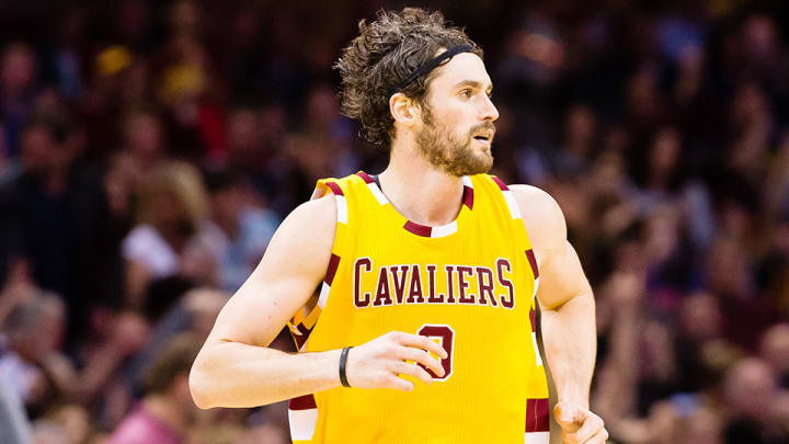 Cavs’ Kevin Love leaves win vs. Lakers with shoulder injury