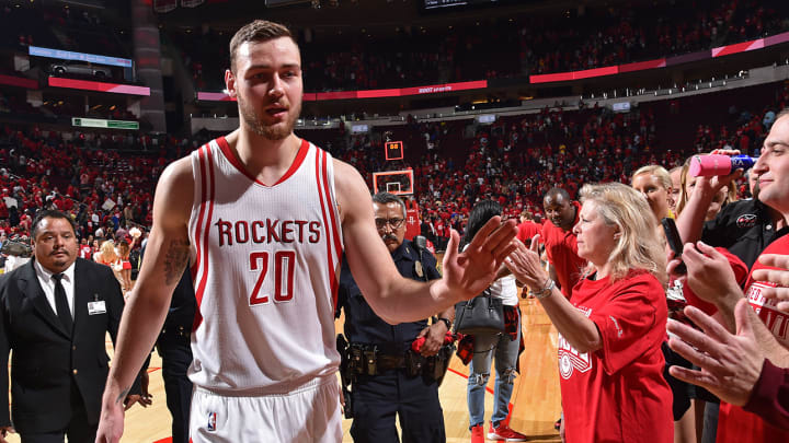 Reports: Donatas Motiejunas skips physical with Rockets, ‘fighting for his rights’