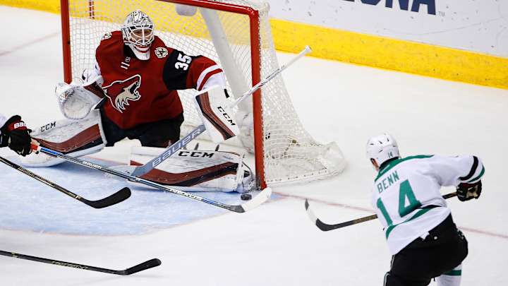 Domi scores twice, Coyotes roll over Stars 6-3