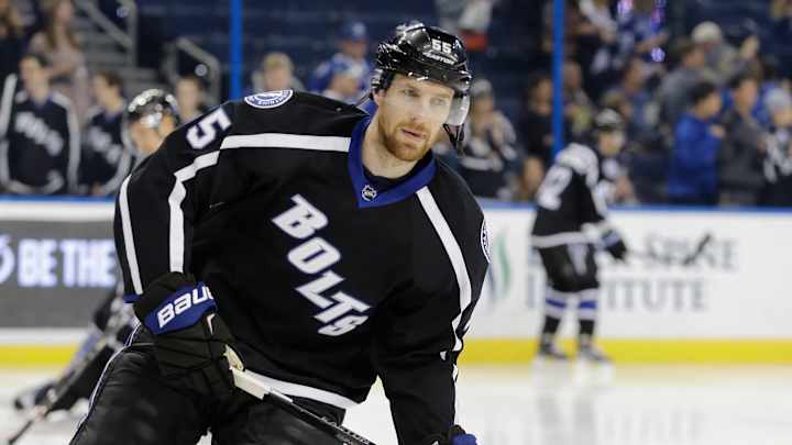 Lightning sign defenseman Coburn to 3-year extension