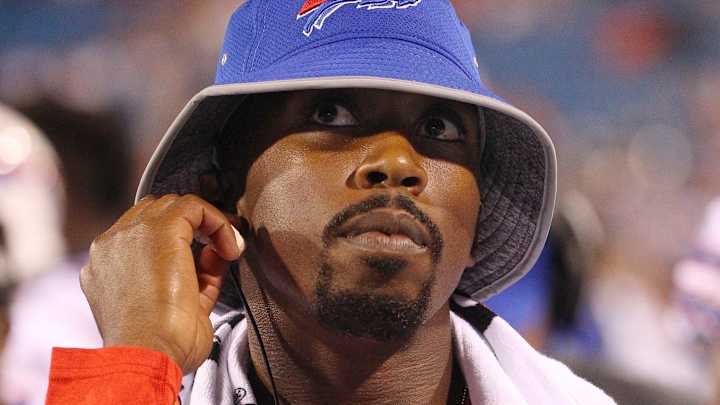 Taylor opens 2nd season as Bills starter facing former team