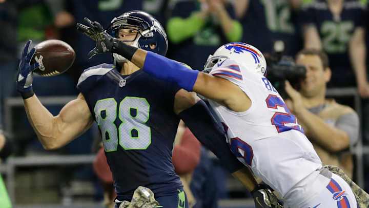 Watch: Seahawks TE Jimmy Graham hauls in two one-handed touchdown catches Watch: Seahawks TE Jimmy Graham hauls in two one-handed touchdown catches