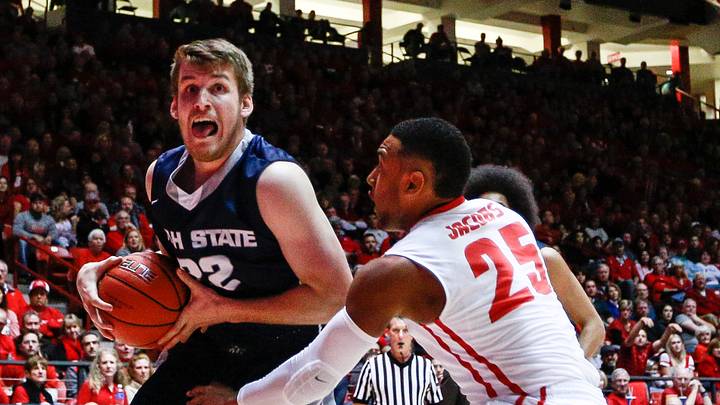 Williams with 21 points; New Mexico beats Utah State 77-59 Williams with 21 points; New Mexico beats Utah State 77-59