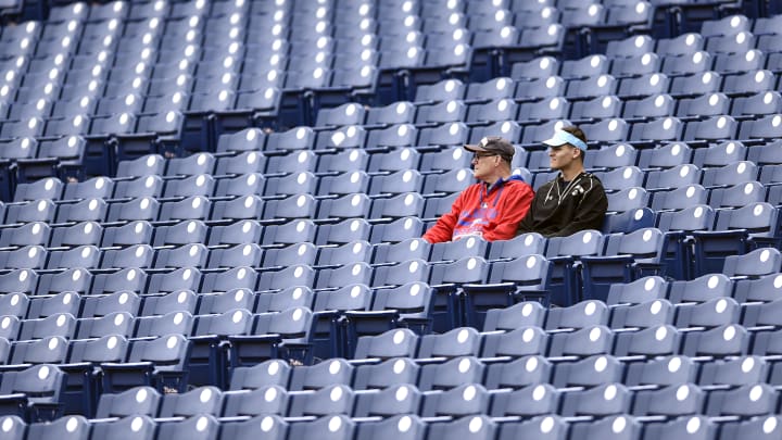 Eickhoff shuts down Braves over 7 innings, Phillies win 5-0