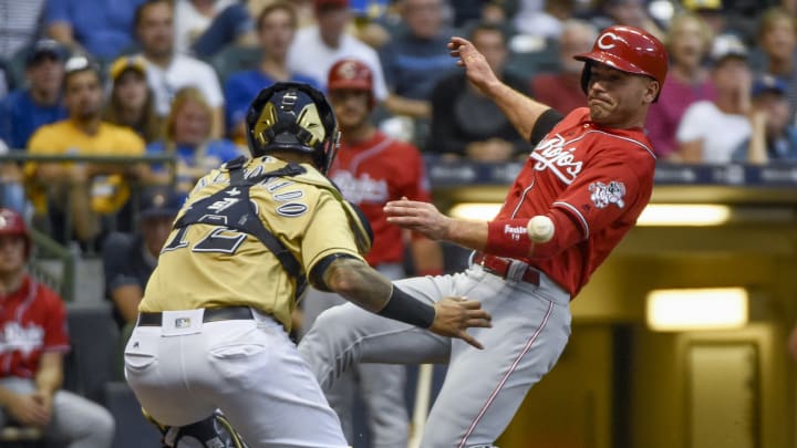 Suarez homers, Reds score 8 runs in 6th to beat Brewers 11-5