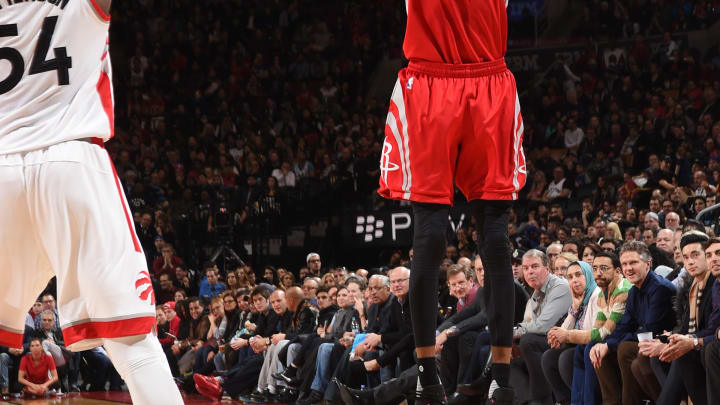 Harden, Howard help Rockets fend of 76ers, 118-104