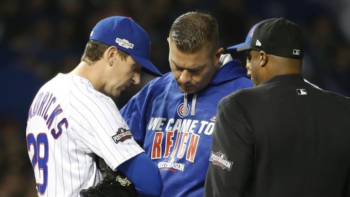 Cubs RHP Hendricks leaves after taking liner off forearm