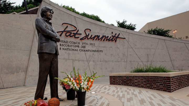 Fans gather at Summitt's statue to honor Lady Vols coach