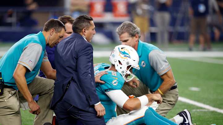 Romo, Prescott lead Dallas win; Dolphins move with Tannehill Romo, Prescott lead Dallas win; Dolphins move with Tannehill