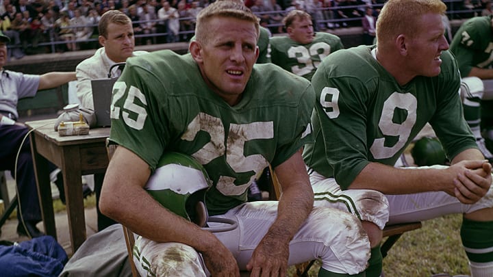 Journalist turns friendship with Hall of Famer Tommy McDonald into play Journalist turns friendship with Hall of Famer Tommy McDonald into play