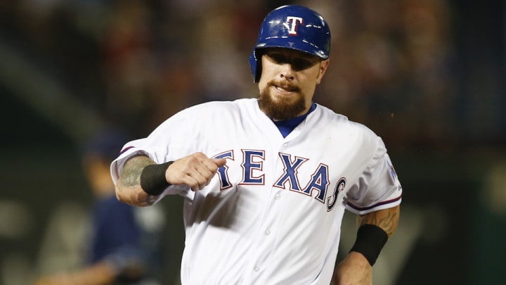 Josh Hamilton to undergo knee surgery, miss rest of season
