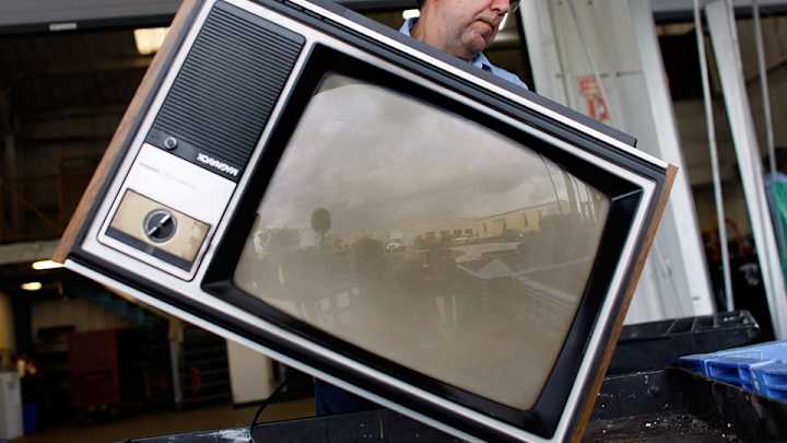 Florida man flies to Connecticut to turn himself in for stealing TV in 1989 Florida man flies to Connecticut to turn himself in for stealing TV in 1989