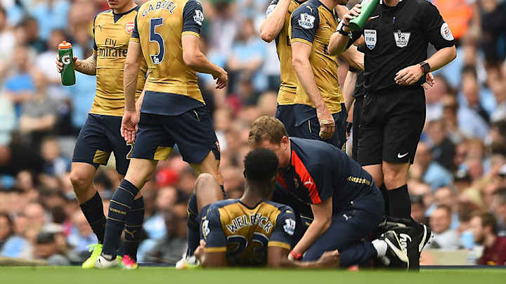 Danny Welbeck (knee) out nine months, will miss Euro 2016