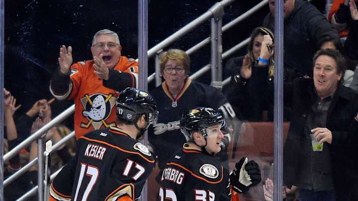 Ducks ride big 1st period to 4-2 victory over Stars