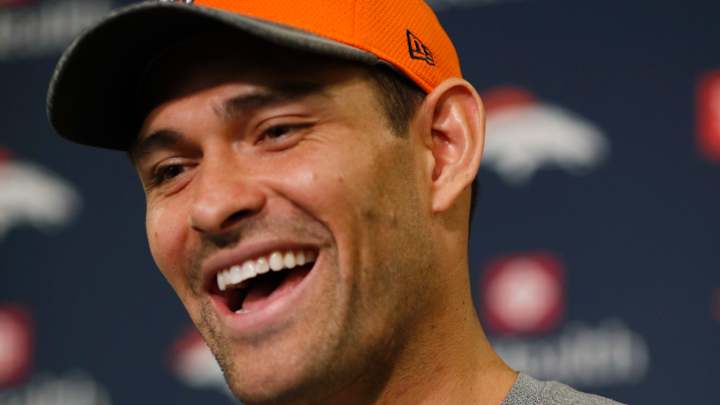 Mark Sanchez undergoes thumb surgery on non-throwing hand Mark Sanchez undergoes thumb surgery on non-throwing hand