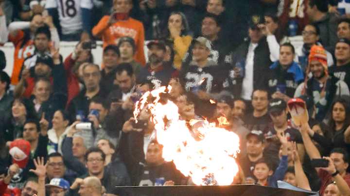 Tommie Smith returns to Mexico City to light Raiders torch